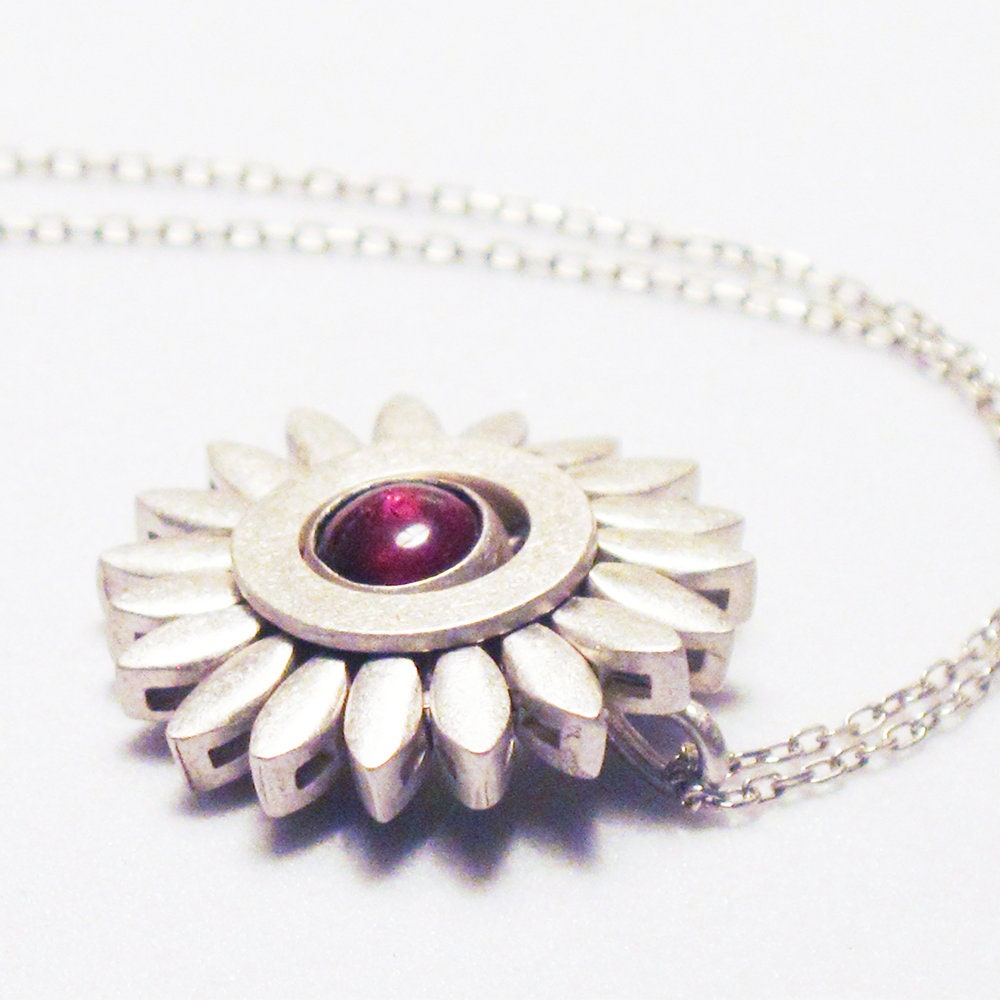 Sunflower Spinning Garnet Necklace