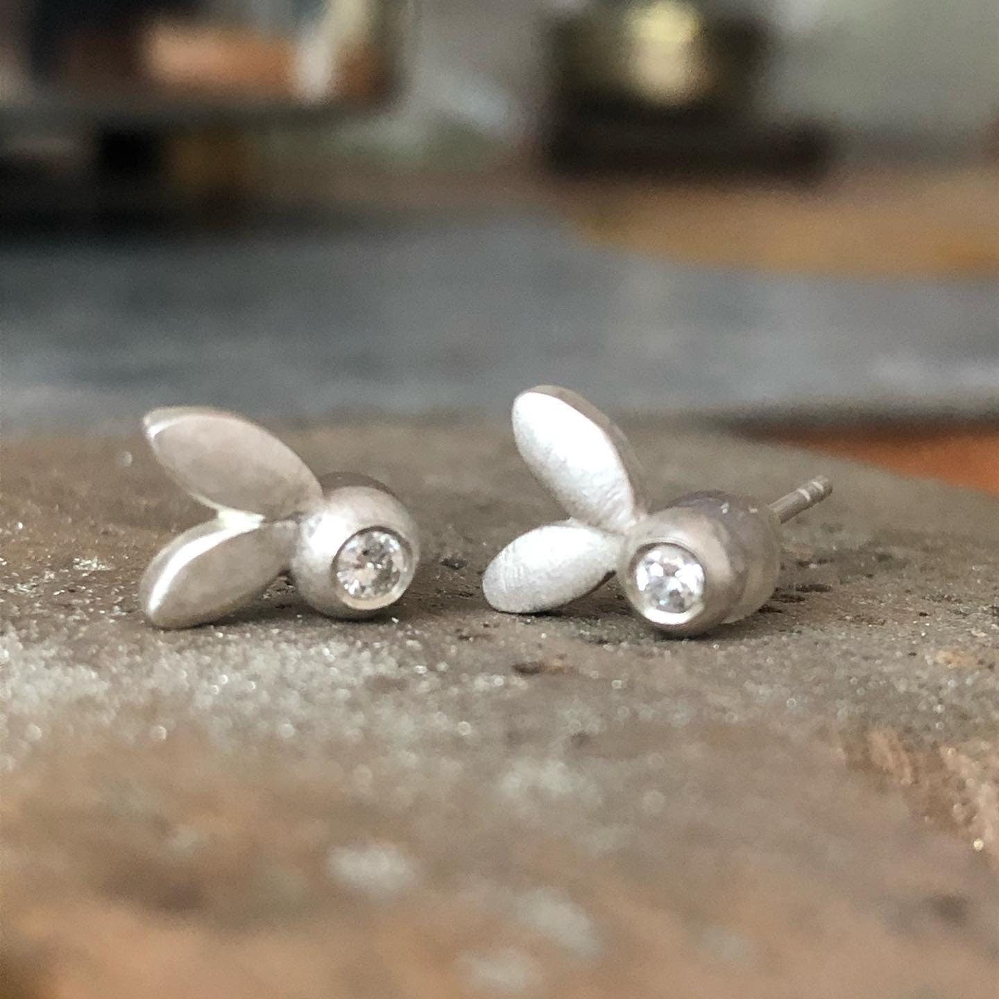 Olive Leaf Diamond Earstuds