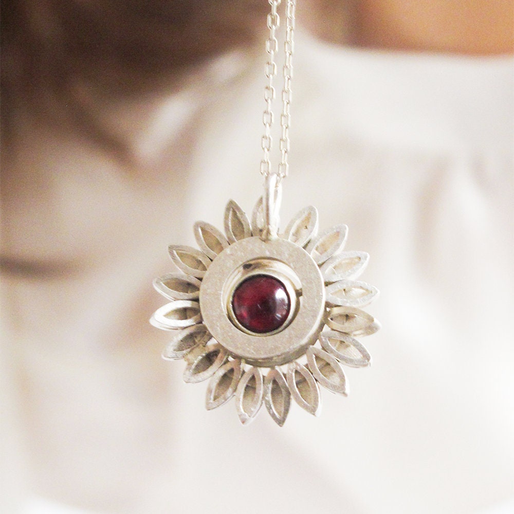 Sunflower Spinning Garnet Necklace