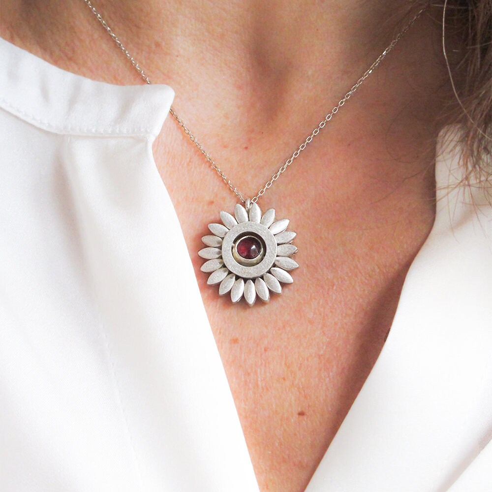 Sunflower Spinning Garnet Necklace