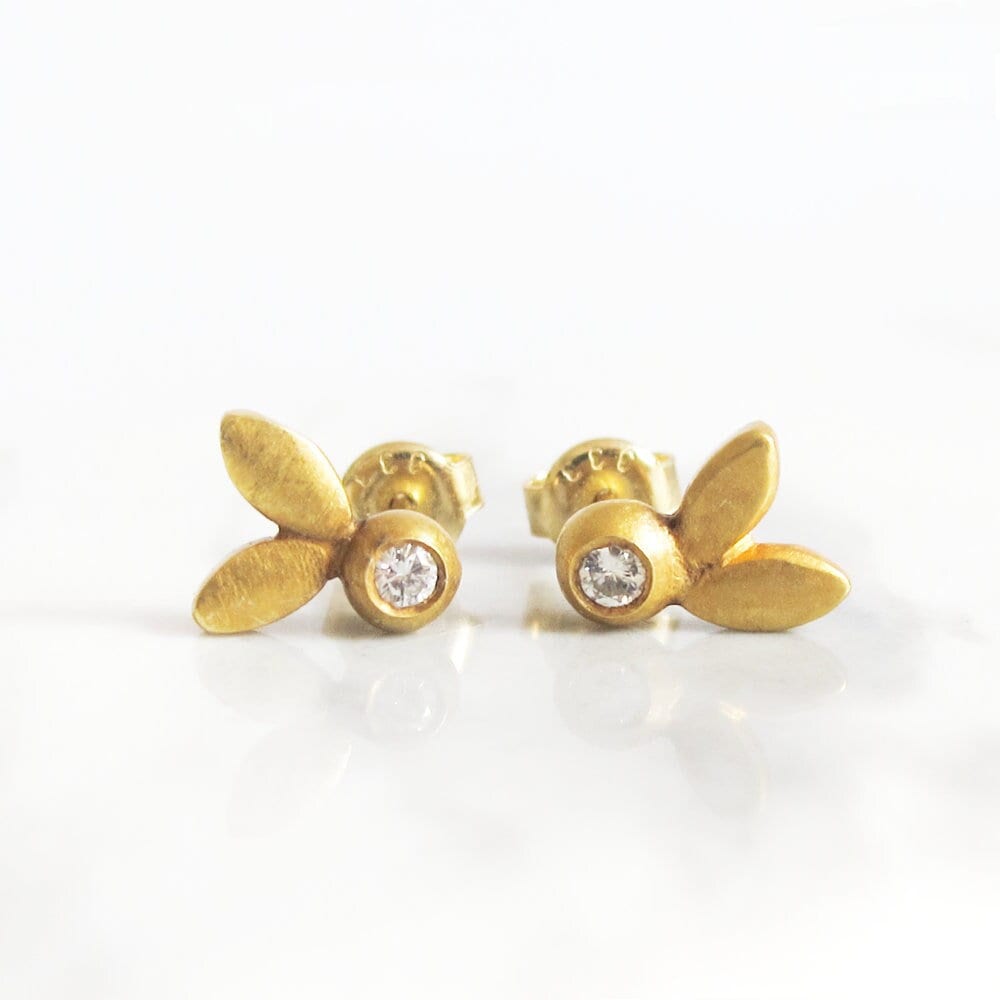 Olive Leaf Diamond Earstuds
