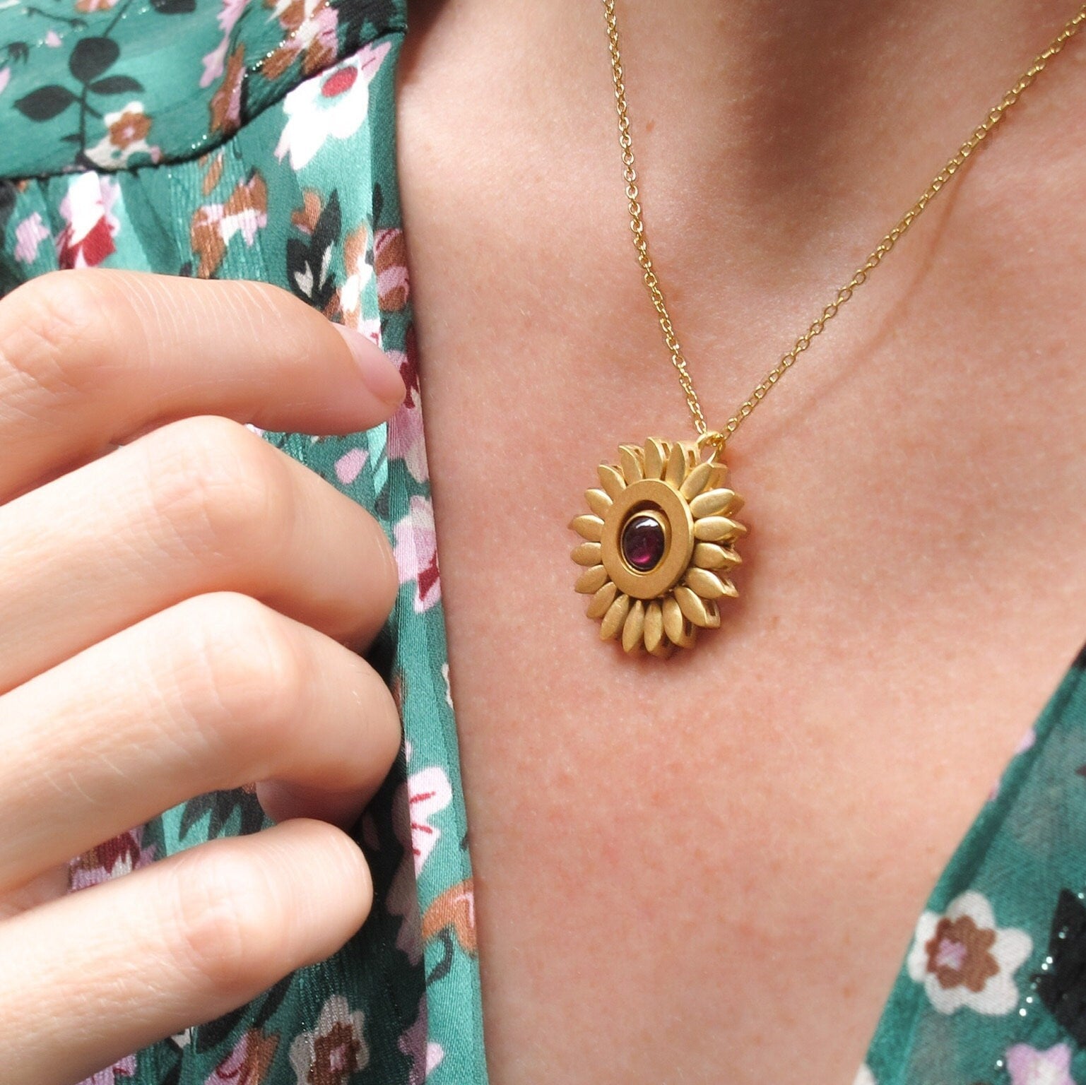 Sunflower Spinning Garnet Necklace
