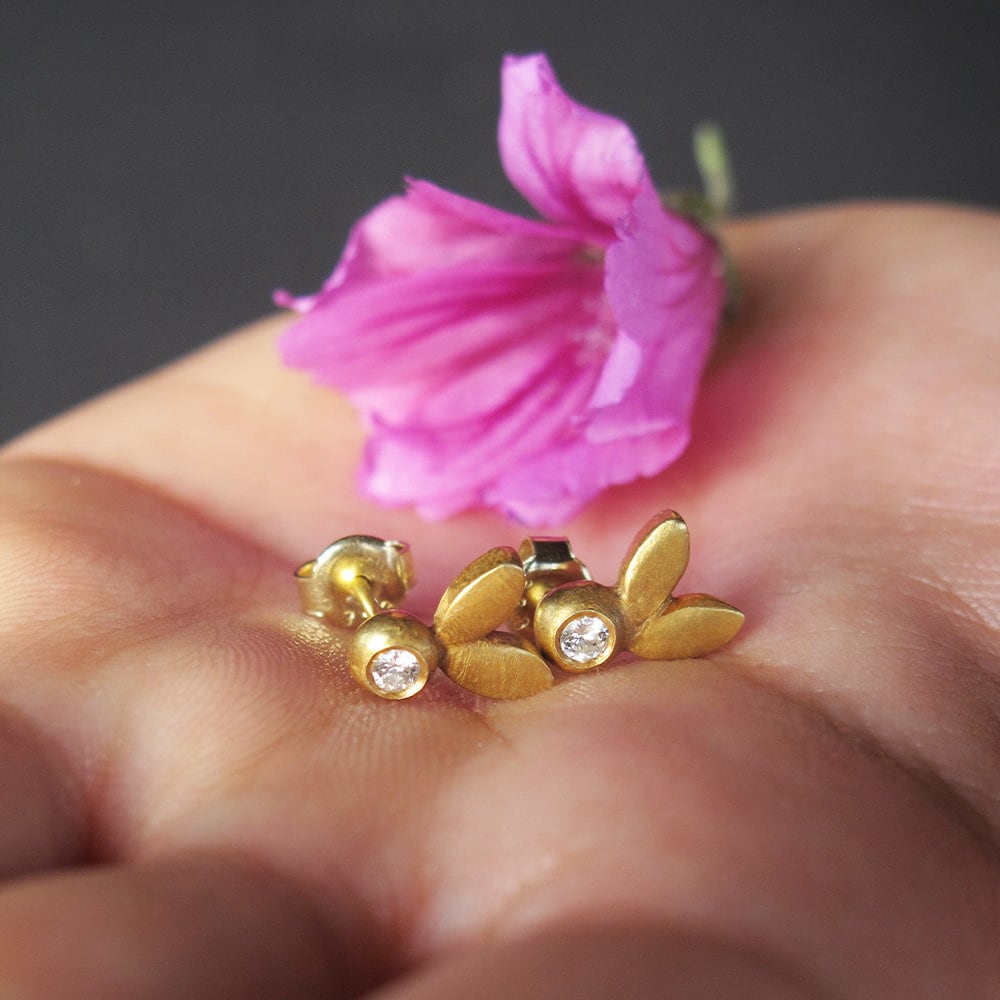 Olive Leaf Diamond Earstuds