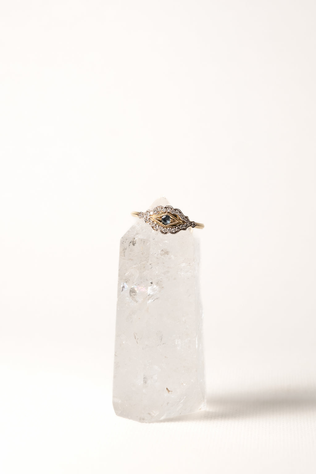 Scalloped Eye Ring · Diamond & Sapphire