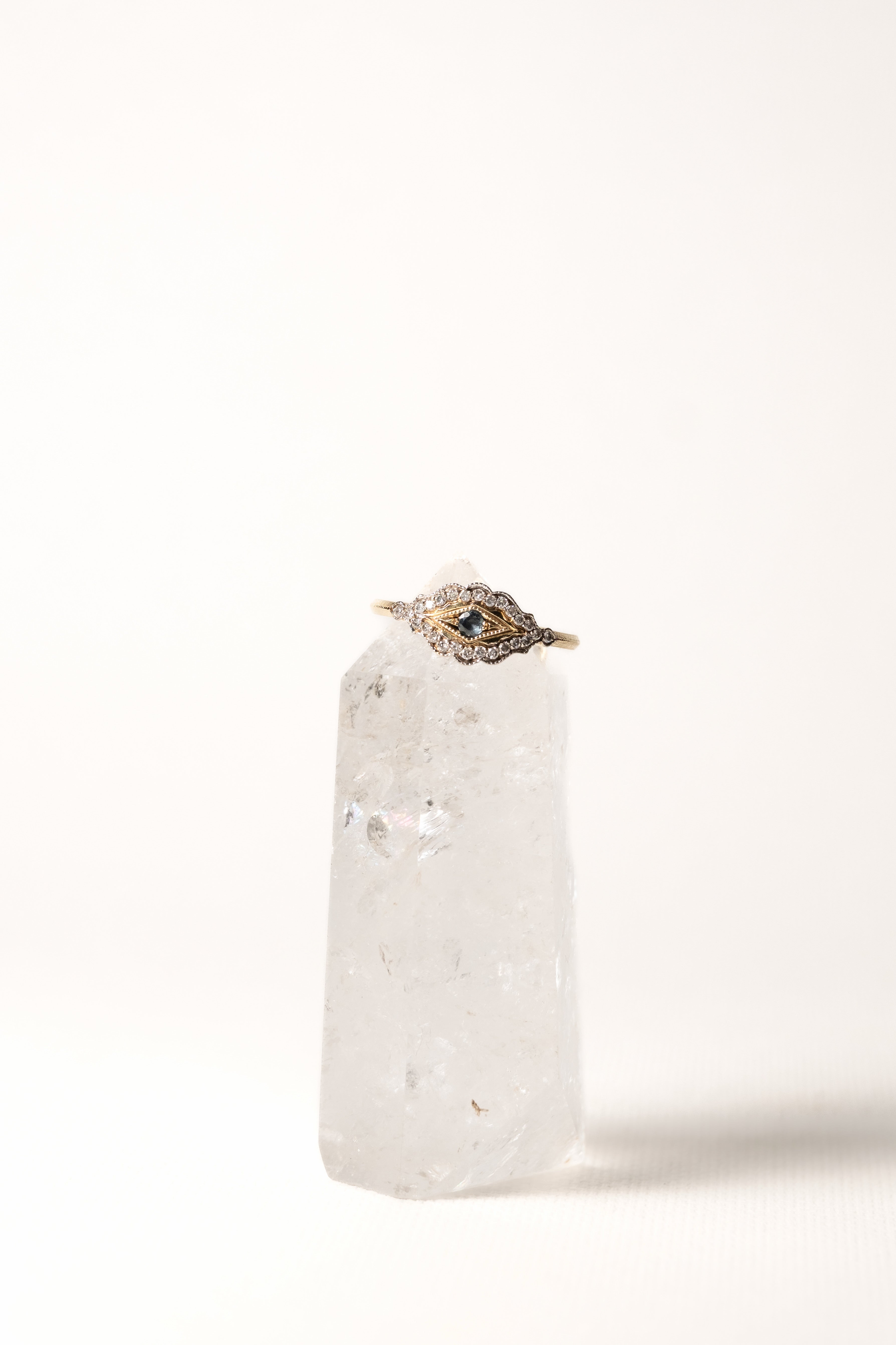 Scalloped Eye Ring · Diamond & Sapphire