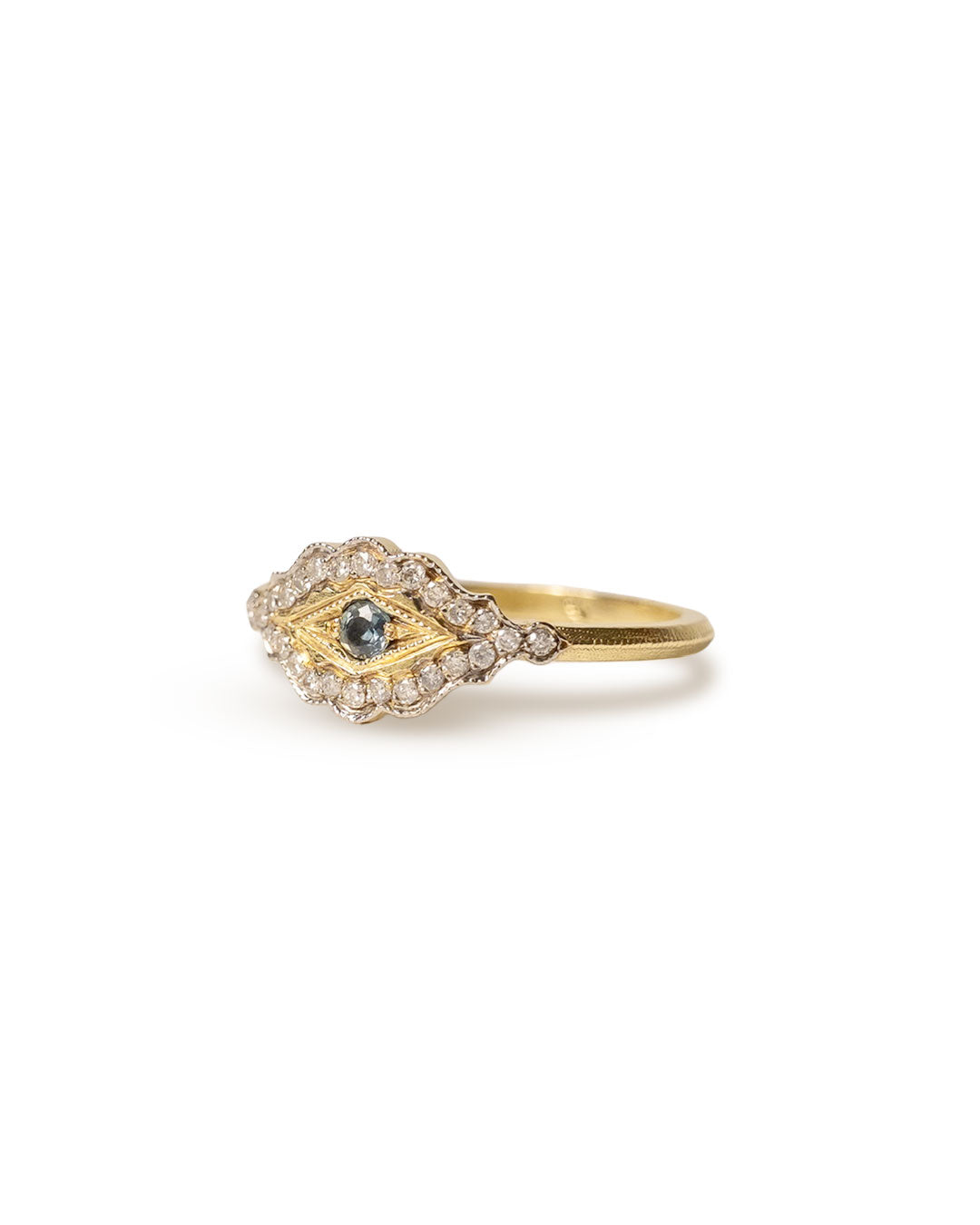 Scalloped Eye Ring · Diamond & Sapphire