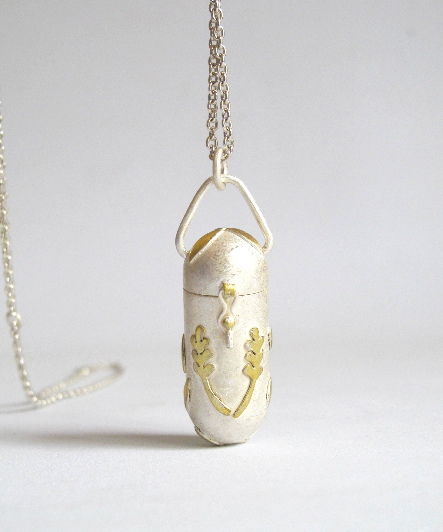 Laurel Leaf Capsule Locket