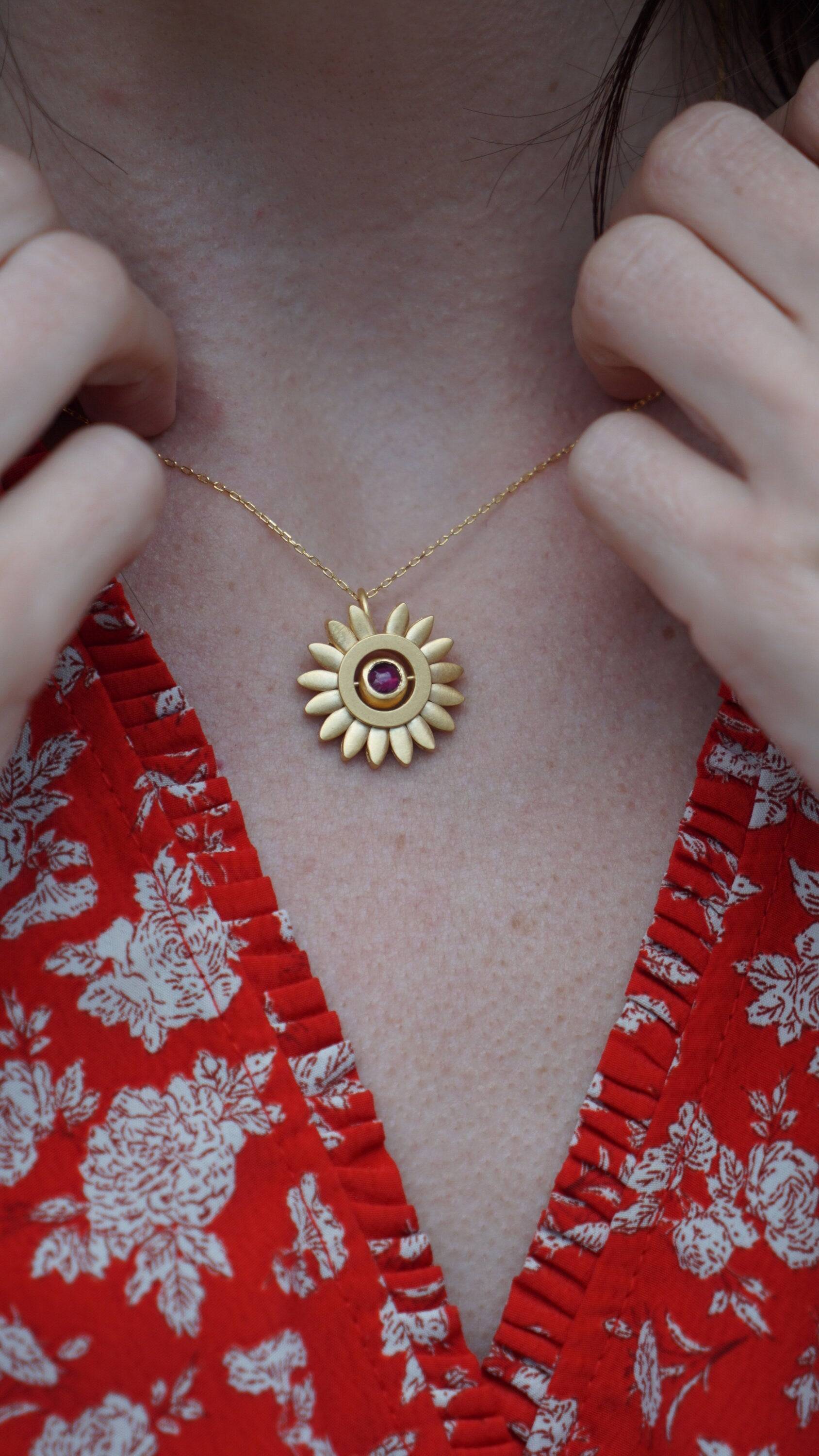 Sunflower Spinning Garnet Necklace
