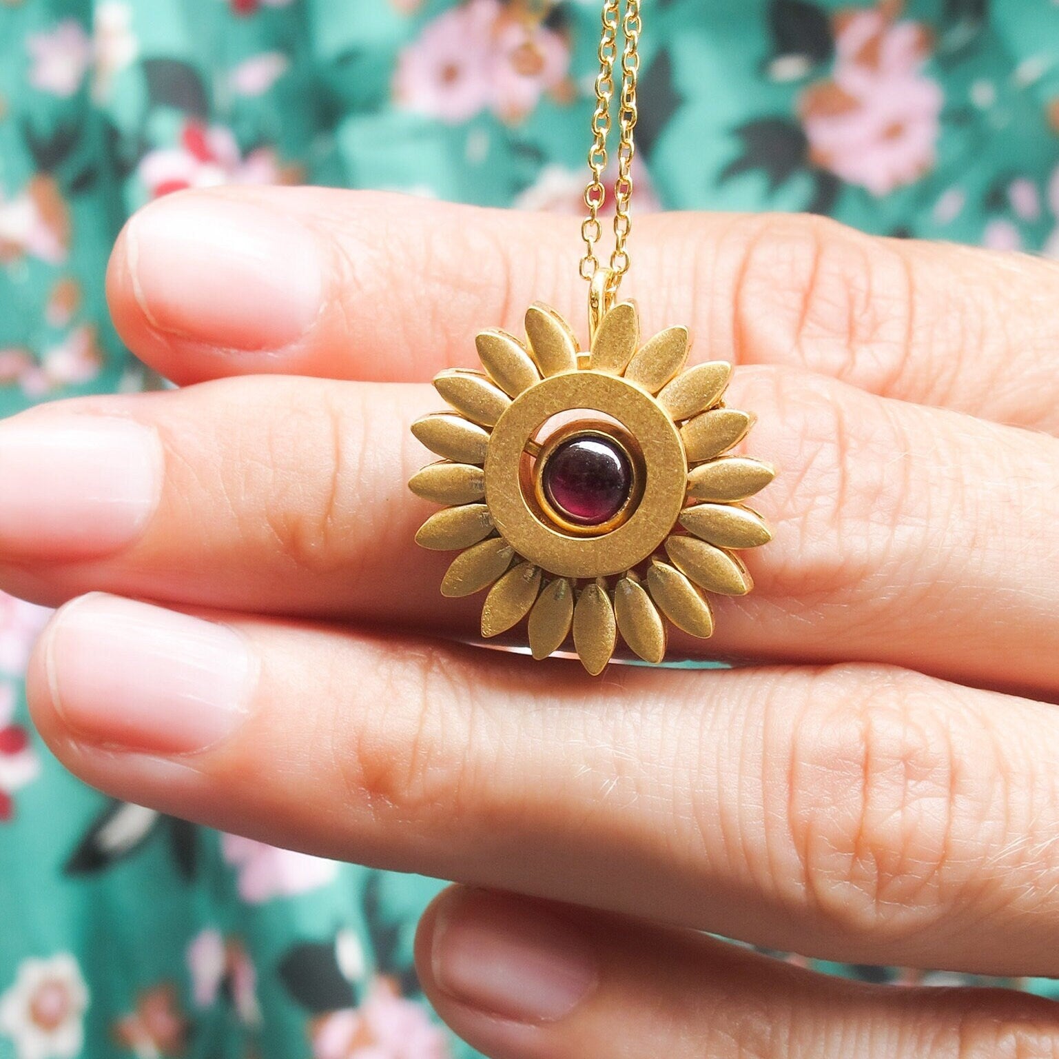 Sunflower Spinning Garnet Necklace